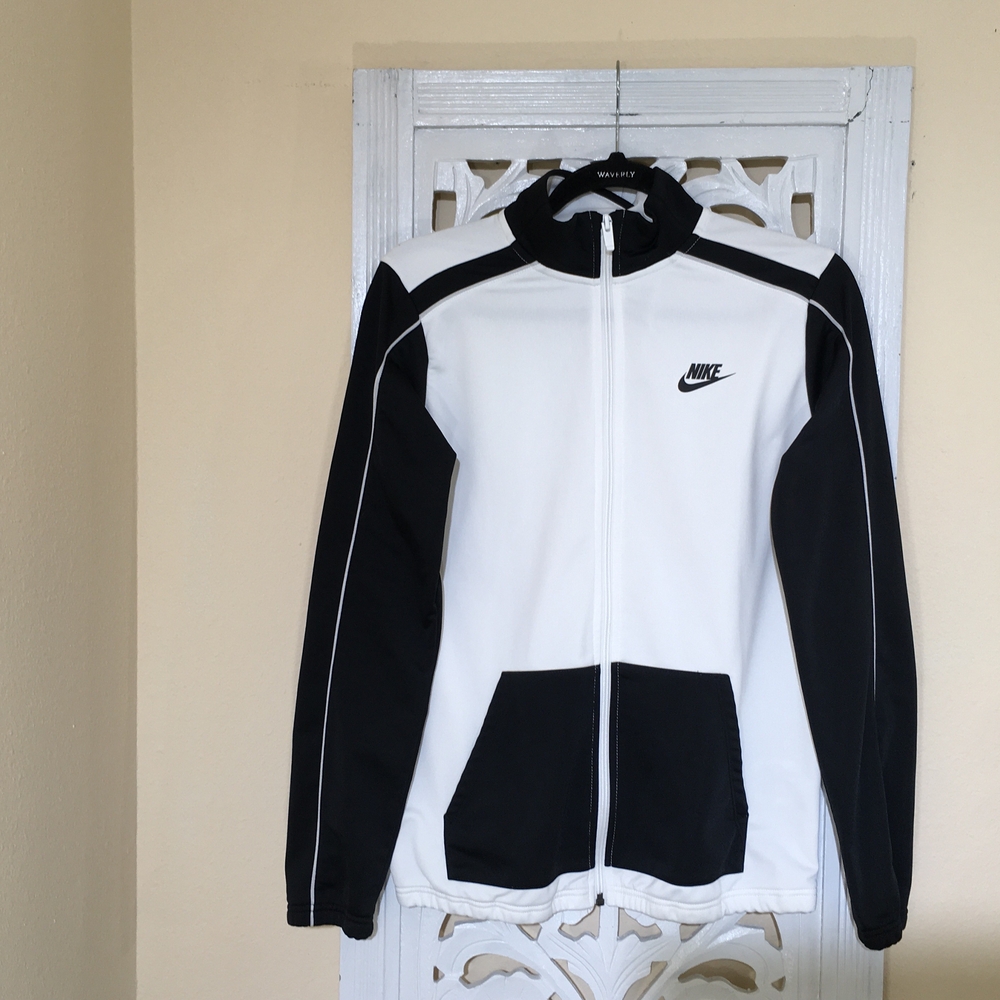 Nike Classic White Jacket with Zip XL Boys